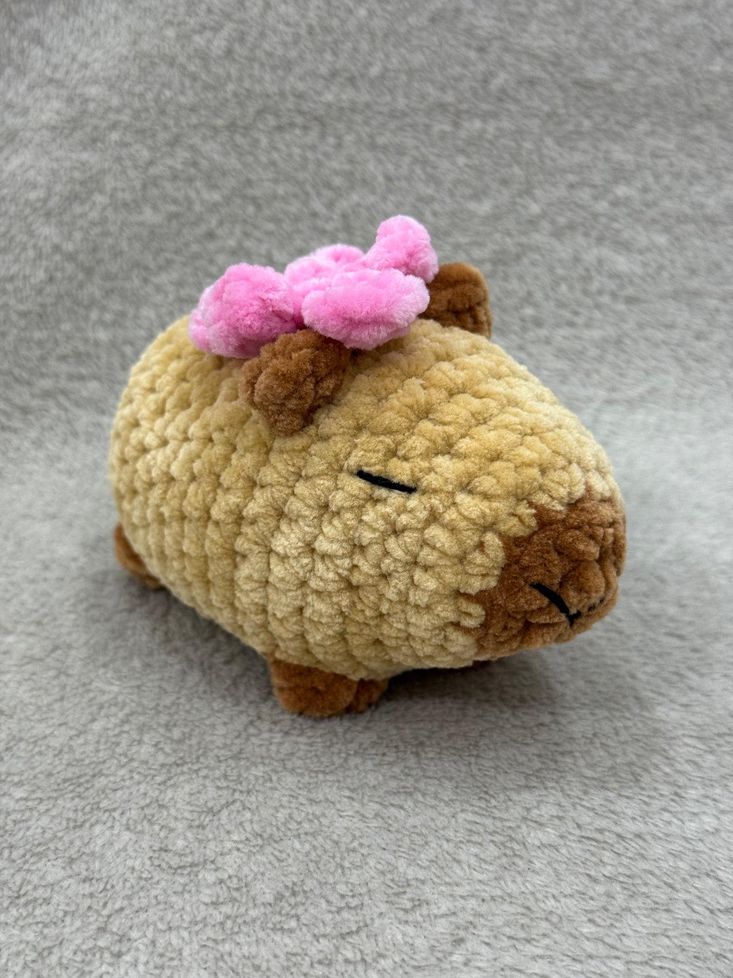 Capybara virággal